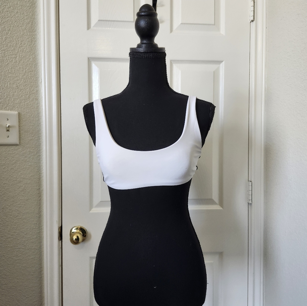 Jade Swim Colorblock White Block Swim Bikini Scoop Neck Top M